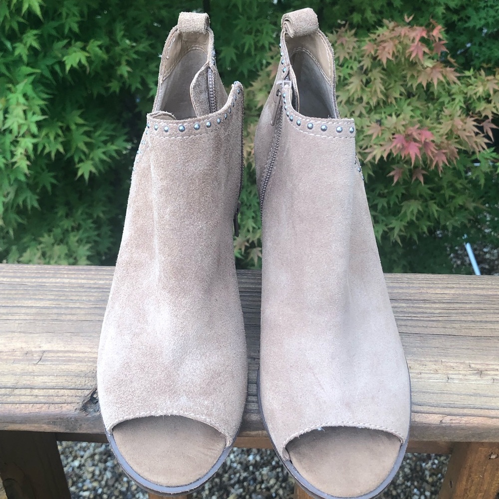 Donating🎉HP Lucky suede leather peep toe booties!   Sz 9 💰⬇️ - Picture 8 of 12